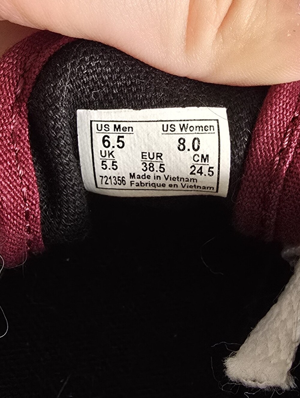 Van Size 8 Woman Or Size 6.5 Men - Picture 4 of 4